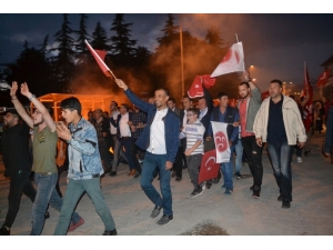Ak Parti’nin Zaferi Şuhut’ta Coşku İle Kutlandı