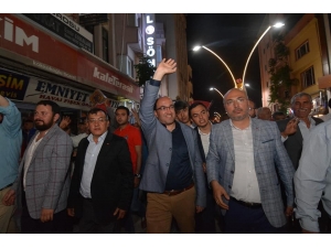 Sandıklı’da Seçim Zaferi Belediye Balkonundan Kutlandı