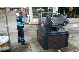 İzmit’te Çöp Konteynerleri Sürekli Yıkanıyor