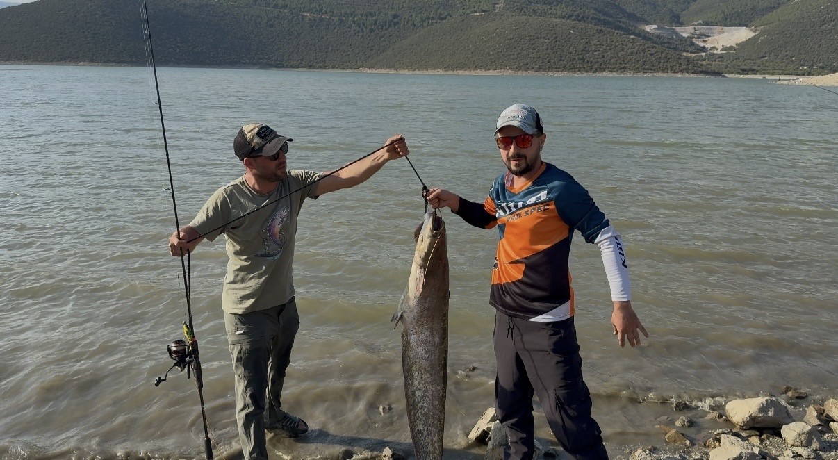 turna-avina-cikan-balikcilarin-oltasina-127-santimlik-dev-yayin-takildi