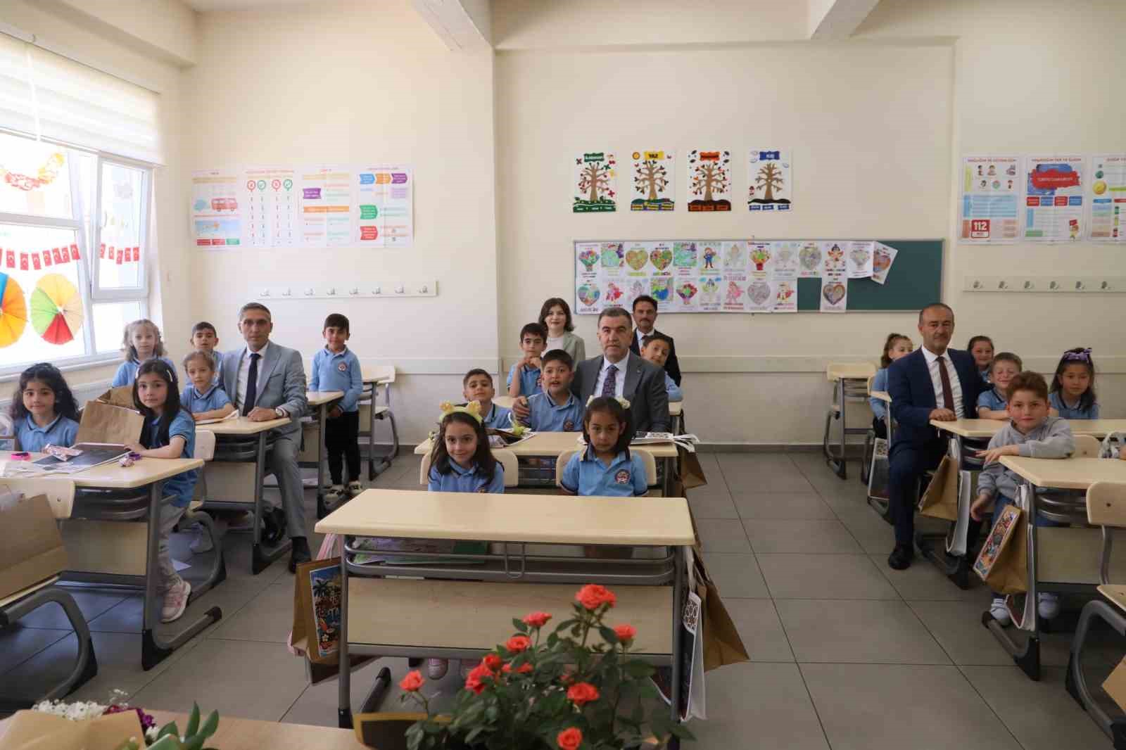 bayburt-ta-14-bin-537-ogrenci-karne-heyecani-yasadi