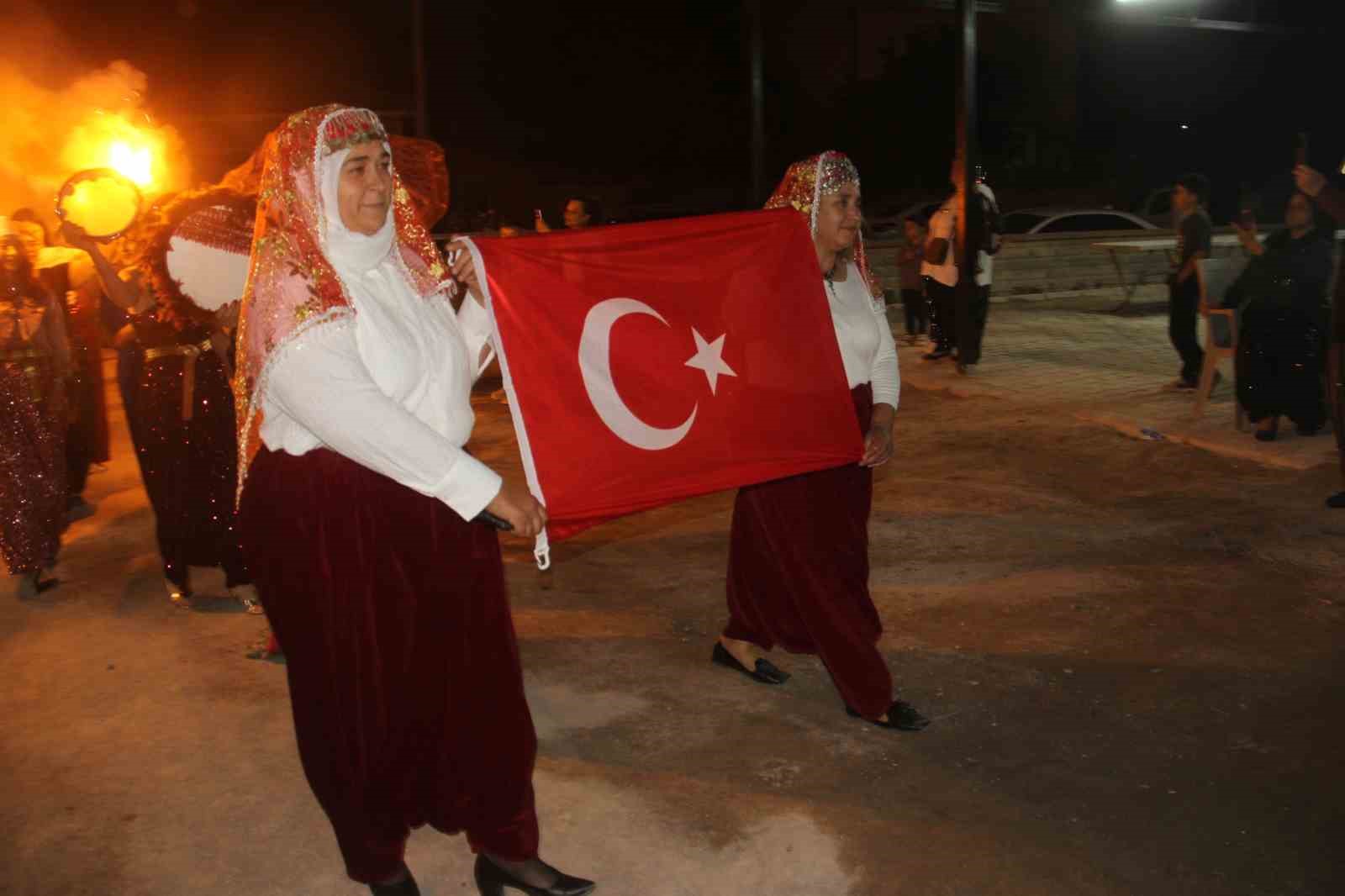 konya-da-kadinlar-salvarlarini-giydi-doyasiya-eglendi