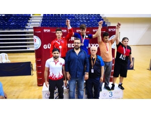 Bozüyüklü 4 Güreşçi Türkiye Finallerine Gidecek