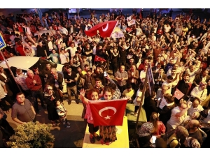 Körfezliler Seçim Zaferini Kutladı