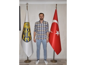 Ankaragücü’nün Başarılı Eldiveni Çelikay, Yuvada Kaldı