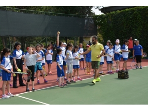 Anadolu Üniversitesi Minik Öğrencilere Sporu Aşılamaya Devam Ediyor