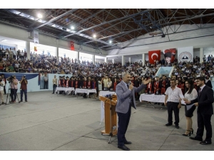 Başkan Çelik, Erü Eğitim Fakültesi’nin Mezuniyet Törenine Katıldı