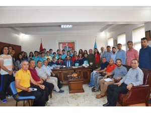 Türkiye Derecesi Yapan Öğrenciler Ödüllendirildi