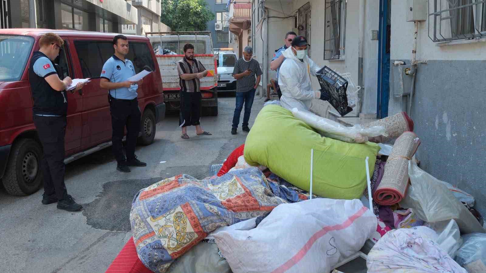 yildirim-da-cop-ev-temizlendi-5-ton-cop-cikti