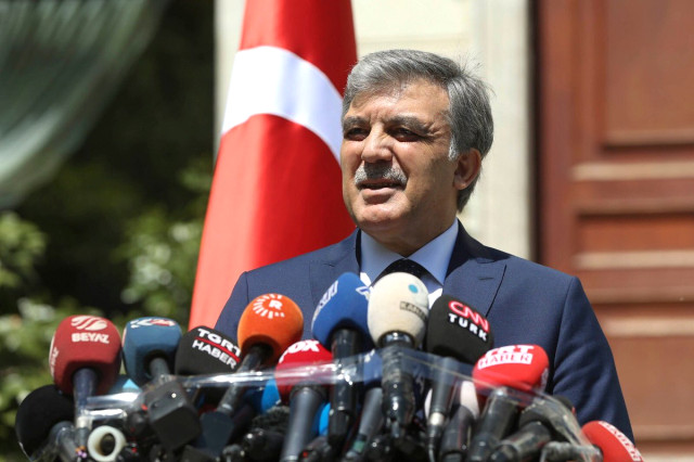 Abdullah Gül, Cumhurbaşkanı Erdoğan'ı Arayıp Tebrik Etti