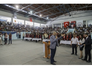 Başkan Çelik Eğitim Fakültesi Mezuniyet Töreninde