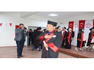 Hayalini Kurduğu Mezuniyeti 54 Yaşında Gerçekleşti