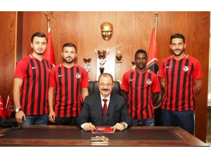 Gazişehir Gaziantep’te 4 İmza Birden