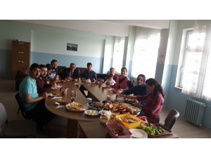 Seminer Sonrası Tayini Çıkan Öğretmenler, Kahvaltıda Bir Araya Geldi