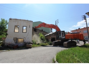 Bayburt Harabe Binalardan Temizleniyor