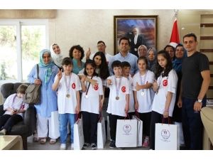 İl Müdürü Öztürk, Özel Sporcuları Ödüllendirdi