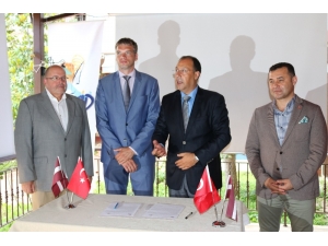 Letonya İle İlişkiler Güçleniyor