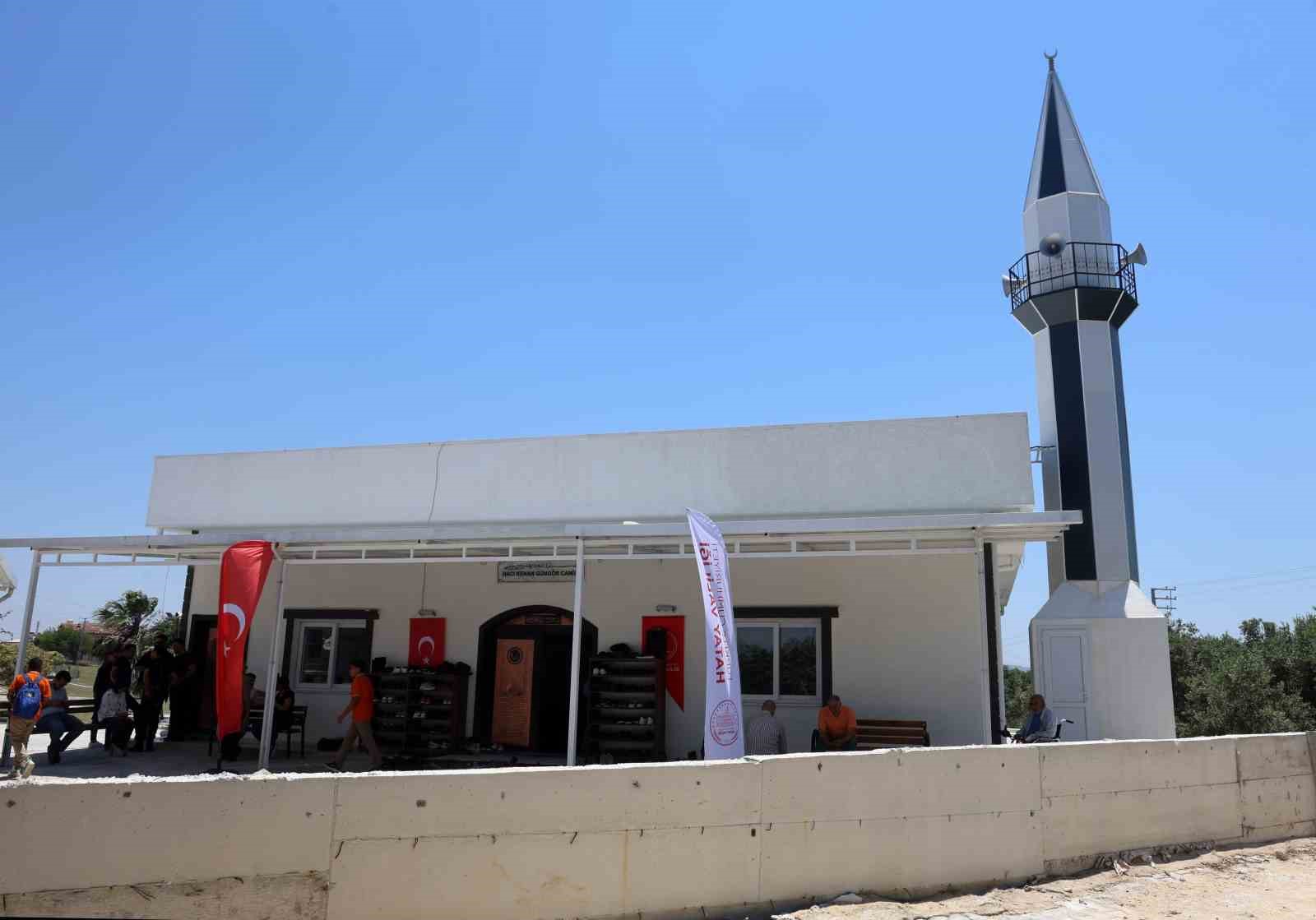 depremin-ardindan-insa-edilen-129-uncu-cami-olan-akcaova-kenan-gungor-camii-ibadete-acildi