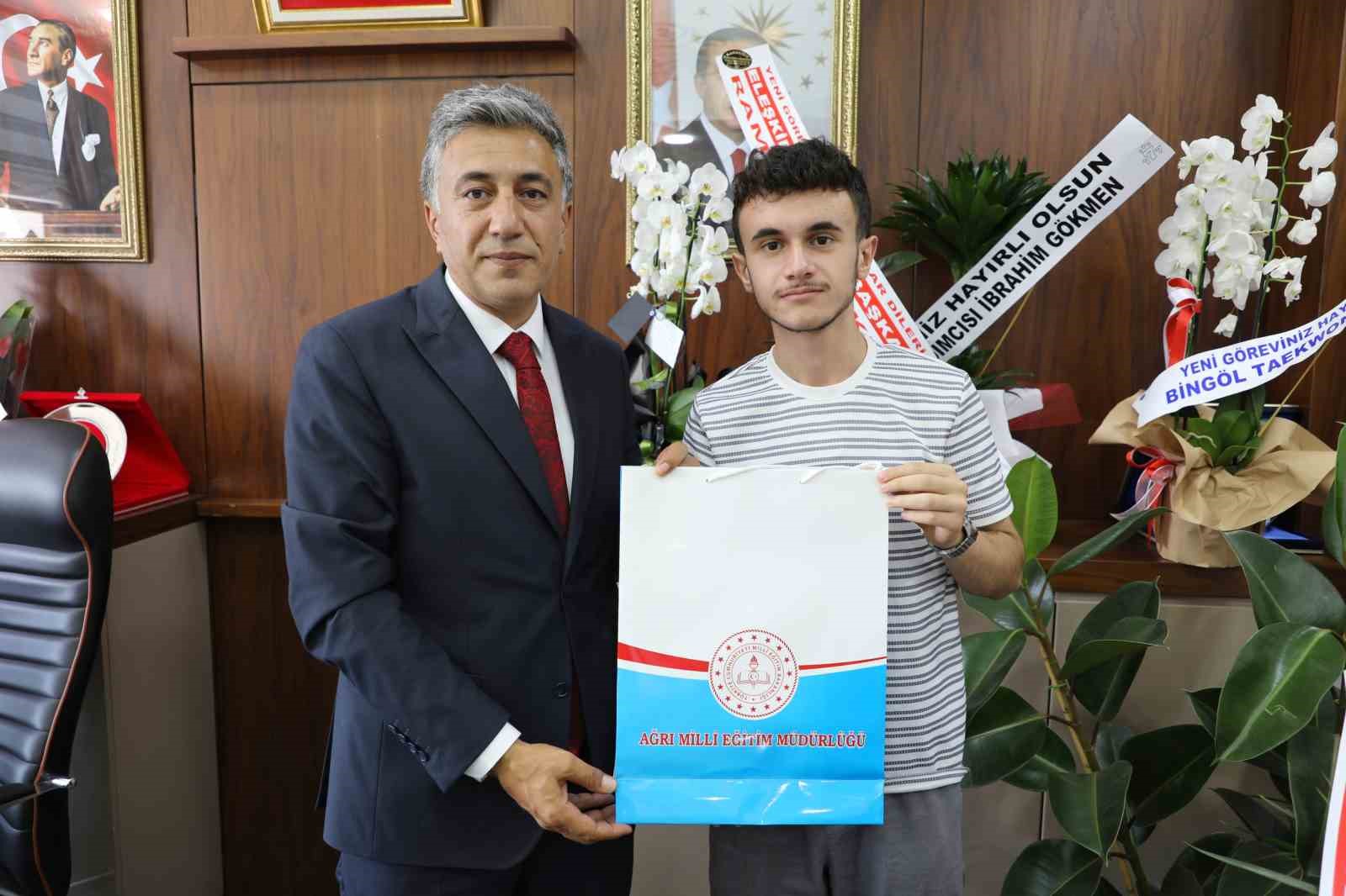 agrili-ogrenci-kur-an-i-kerim-i-guzel-okuma-yarismasi-nda-turkiye-ikincisi-oldu