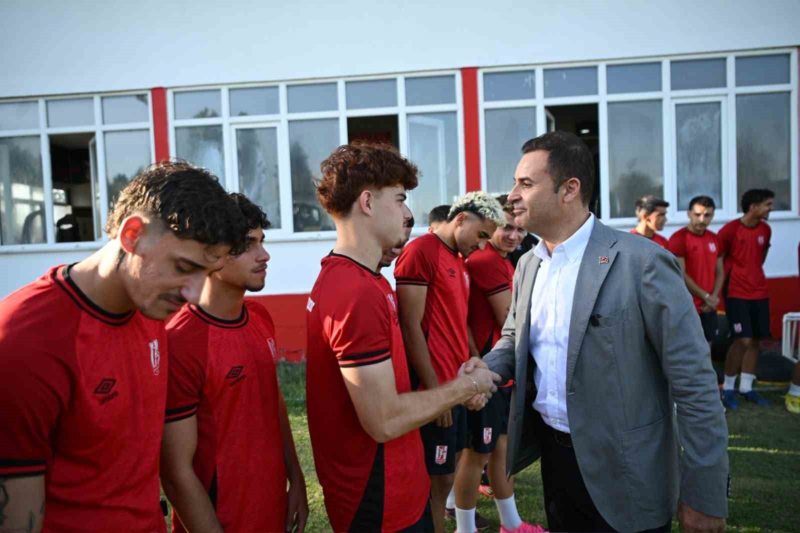 baskan-akin-dan-balikesirspor-a-sezon-oncesi-moral-ziyareti