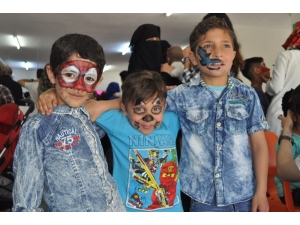 Hayalleri Oyun, Hayatları Savaş