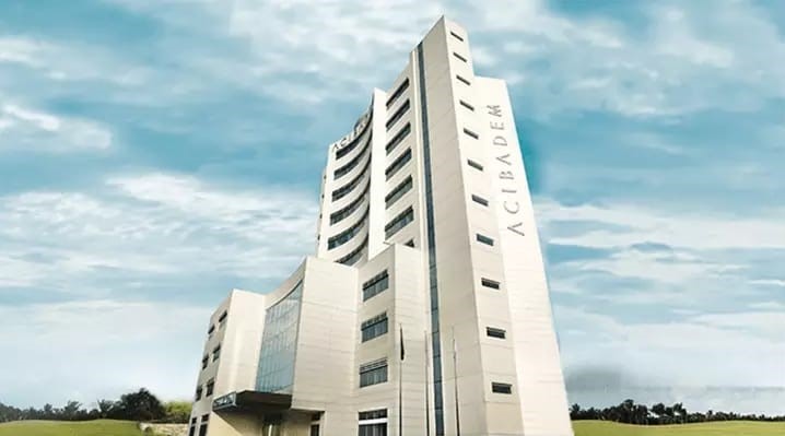 acibadem-hastanesi-nden-usta-sanatci-kadir-inanir-in-vefatiyla-ilgili-aciklama