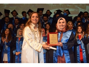 Düzce Üniversitesi Tıp Fakültesi Yeni Dönem Mezunlarını Vermenin Mutluluğunu Yaşadı