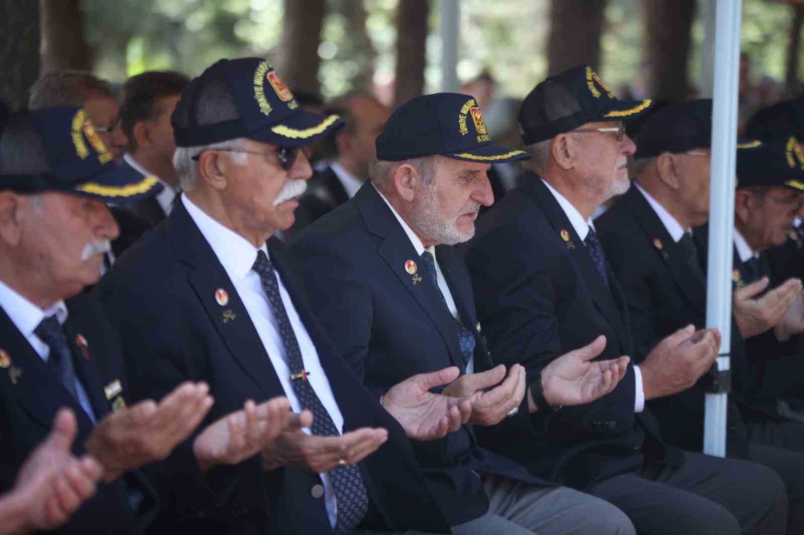 konya-da-15-temmuz-etkinliklerinde-sehitlik-ziyaret-edildi