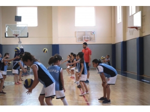 Kepez Belediyesi’nden Voleybol Kursu