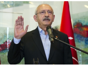 Kılıçdaroğlu, Kendisine Destek İçin Toplanan Partililere Hitap Etti