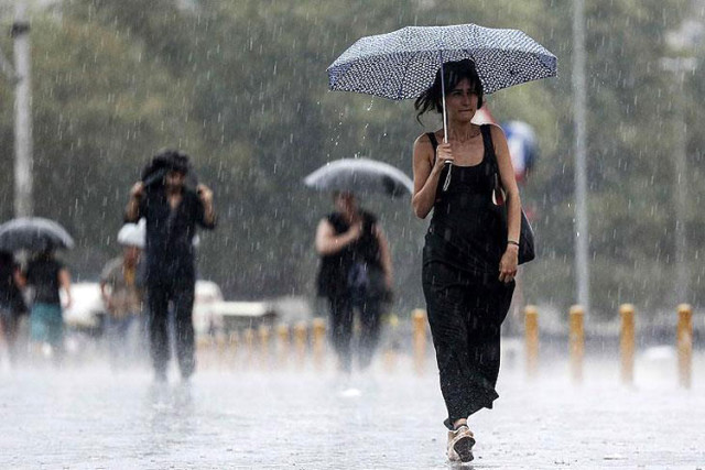 İstanbul'da Beklenen Kuvvetli Sağanak Yağış Sabah Saatlerinde Başladı