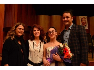 Bilecikli Genç Anadolu Üniversitesi Devlet Konservatuvarı Ortaokulunu Birincilikle Bitirdi