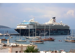 Bodrum’a Denizden Turist Yağdı