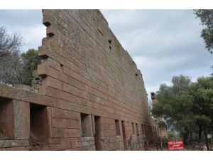 Aigai Kazı Çalışmalarına Yunusemre’den Destek