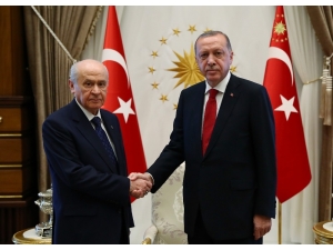 Cumhurbaşkanı Recep Tayyip Erdoğan İle Mhp Genel Başkanı Devlet Bahçeli’nin Cumhurbaşkanlığı Külliyesindeki Görüşmesi Başladı.