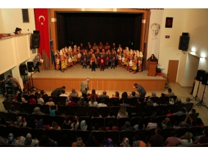 Üç Kuşak Aynı Sahnenin Tozunu Attırdı