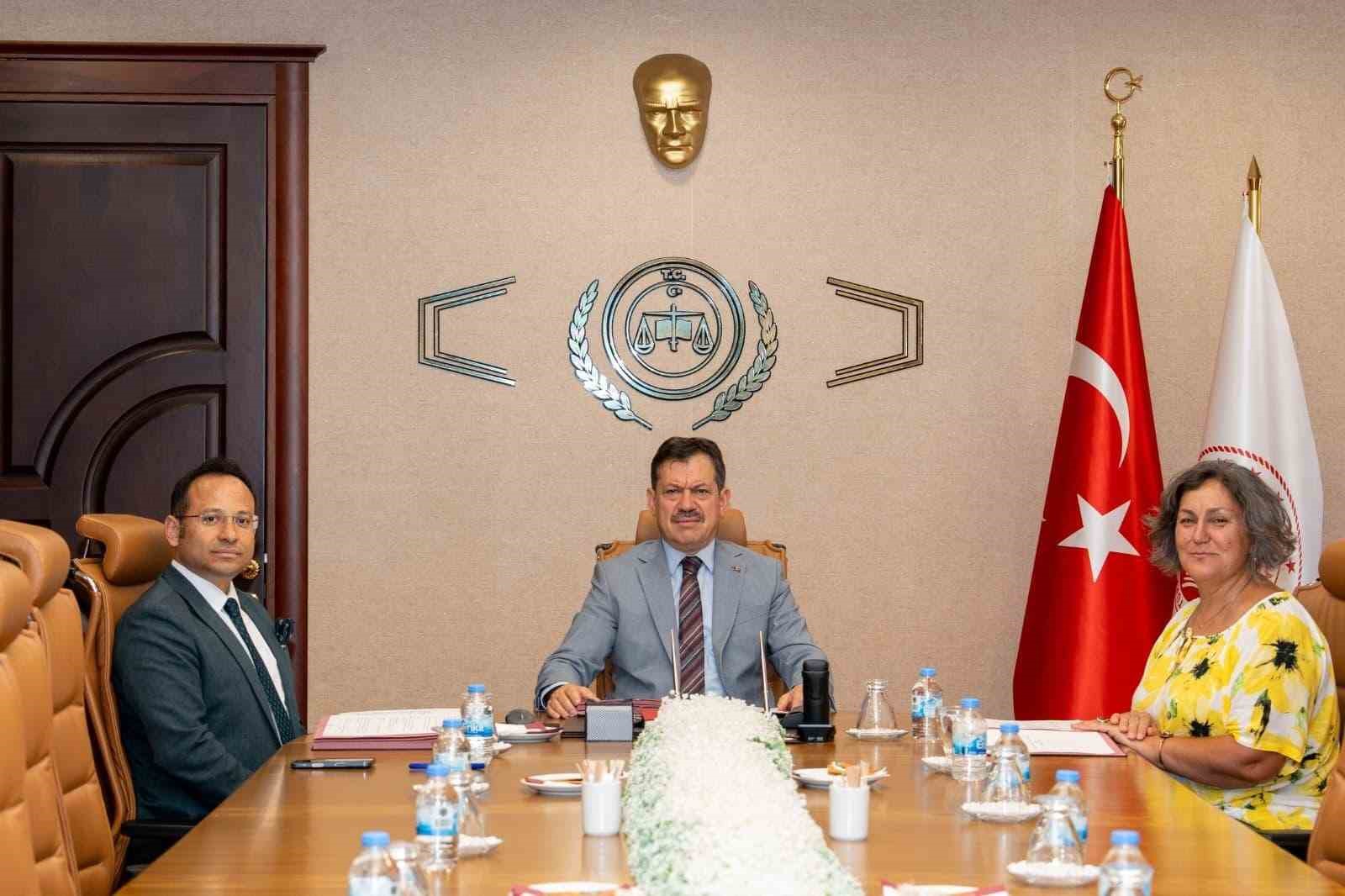 izmir-de-tutuklu-kadin-ve-cocuklar-icin-anlamli-protokol