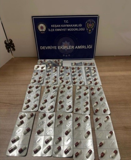 kesan-da-bir-suphelinin-uzerinde-115-sentetik-ecza-ele-gecirildi