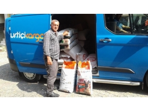 Sokak Hayvanlarına "İmece" İle Mama Desteği