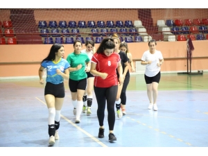 Tunceli’de Kadın Voleybol Takımı Destek Bekliyor