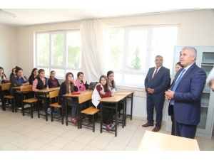 Başkan Çalık, Sınava Girecek Öğrencilere Başarılar Diledi