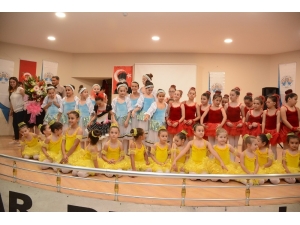 Minik Balerinler Sahne Performanslarıyla Göz Doldurdu