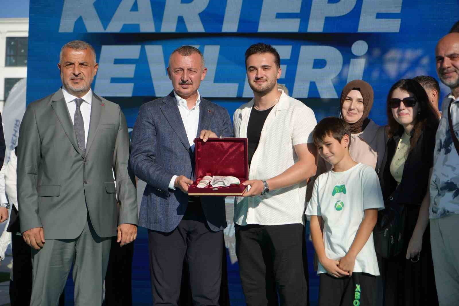 kartepe-kent-konut-evleri-nde-144-hak-sahibine-anahtar-teslim-edildi