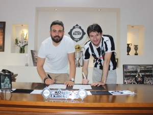 İbrahim Akın 1 Yıl Daha Altay’da