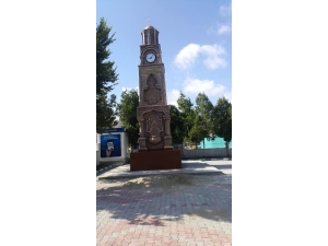 Altıntaş’ta Saat Kulesi İnşaatı Tamamlandı