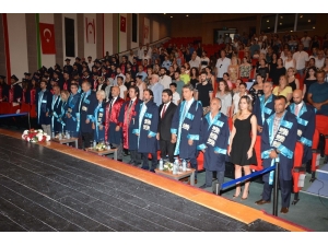 Yakın Doğu Üniversitesi Spor Bilimleri Fakültesi Mezunlarını Verdi