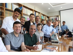 Erzincanlı Yazarlar Kitap Kafe De Okurlarıyla Buluştu