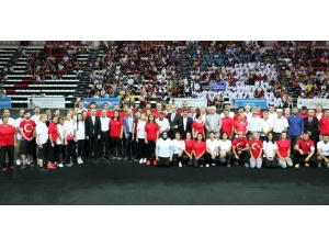 Yaz Spor Okulları’na Renkli Açılış