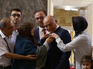 Amasyalı Milletvekilinden Kiraz İkramı