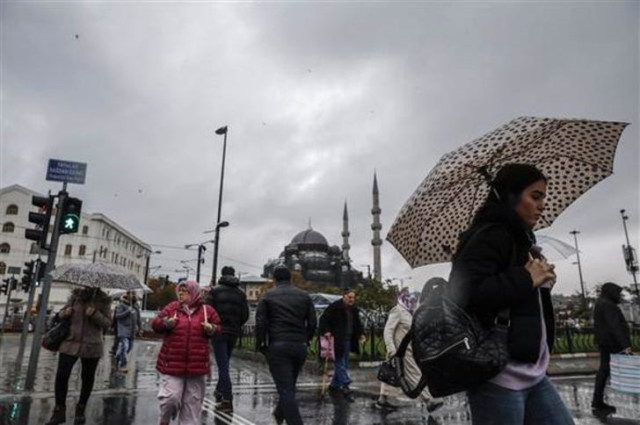Meteoroloji Gün Verip Uyardı: İstanbul'da Yağışlar Pazar Gününe Kadar Sürecek